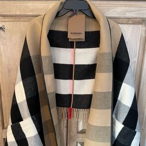 Burberry Archive Beige Check Fringe Wool/Cashmere Jacquard Poncho Cape